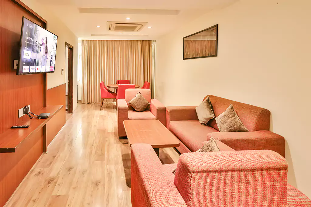 Honey Moon Suite or Sweet spacious room, in room dinning, best for Couples and childrens, family friendly hotel.