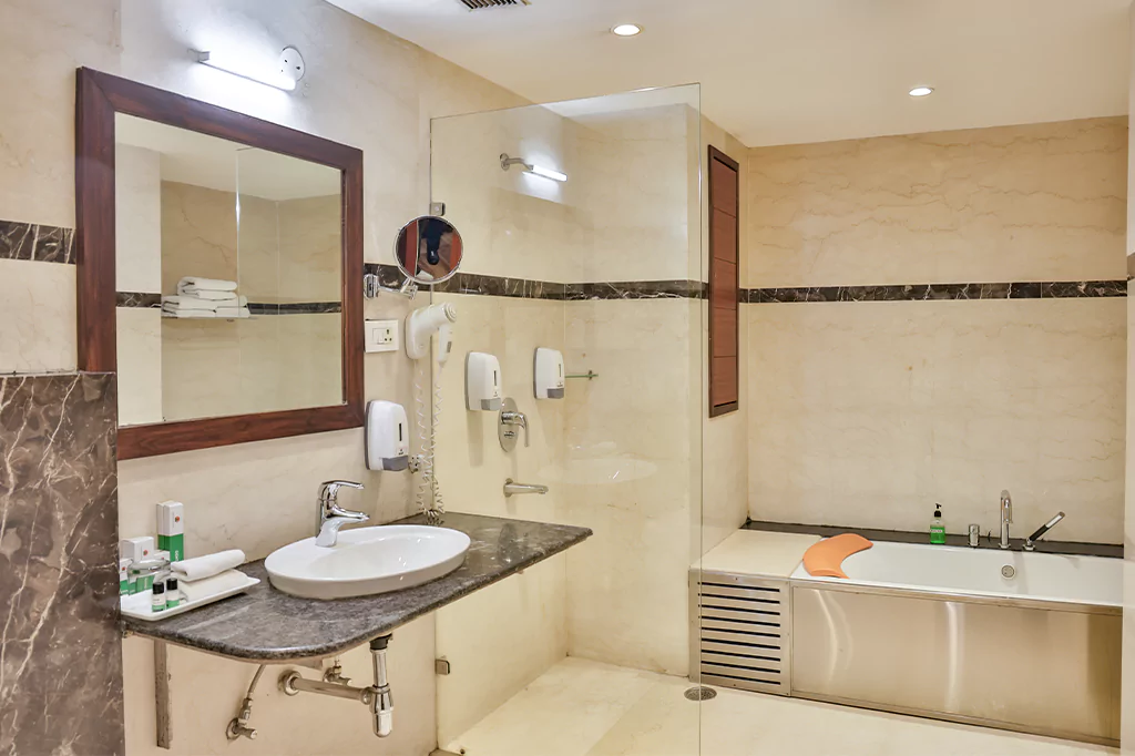 Honey Moon Suite or Sweet spacious room, in room dinning, best for Couples and childrens, family friendly hotel.