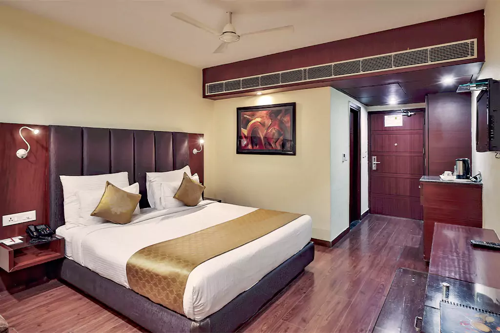 3 Star Hotel Deluxe Room in Mohali and Affordable Prices.